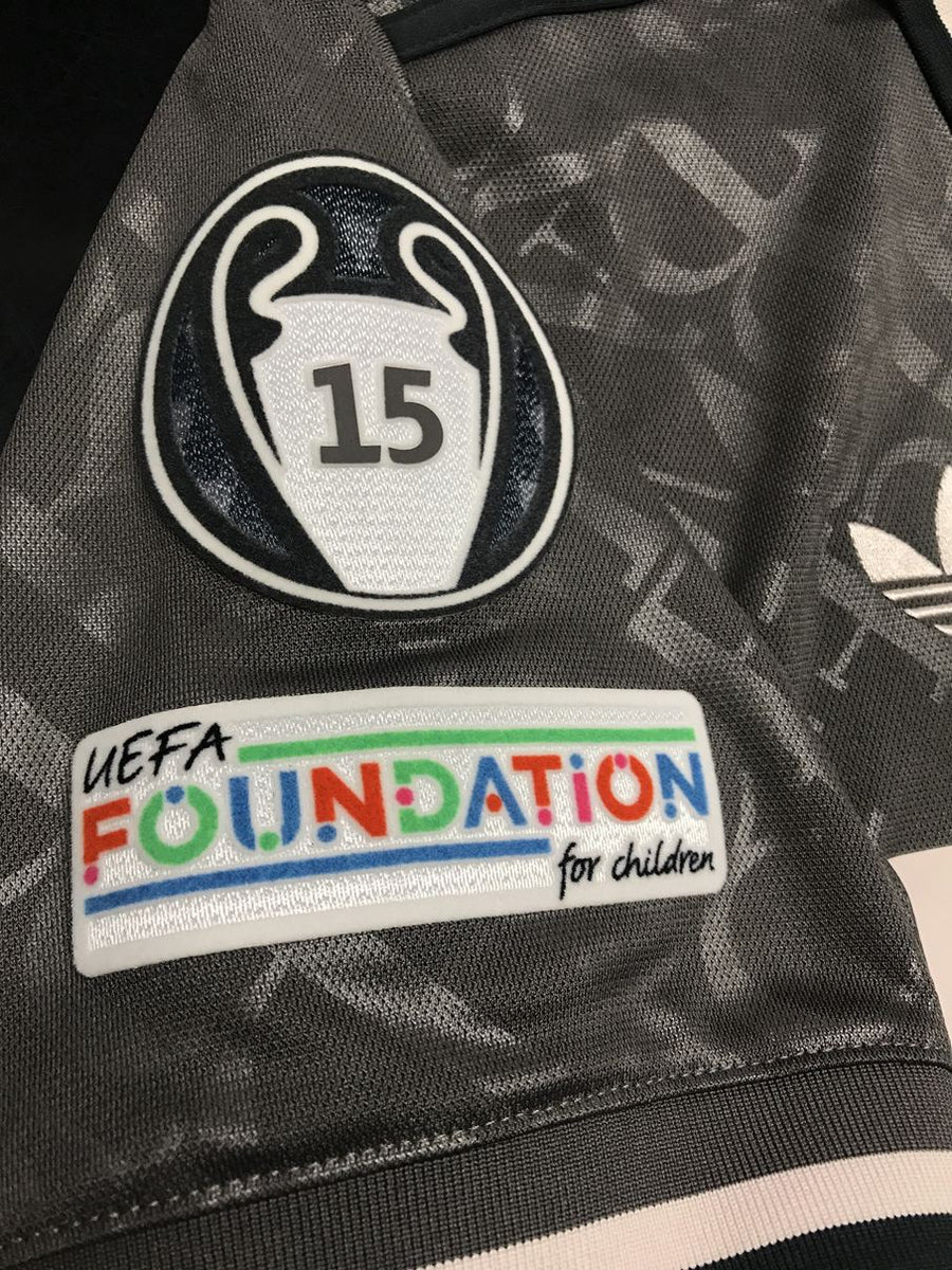 レアル・マドリードUEFA CUPベンチコート新品同様　JPサイズ:L レアル・マドリードUEFA CUPベンチコート新品同様 JPサイズ:L