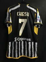 【2023/24】ユベントス（H）/ CONDITION：New / SIZE：L / #7 / CHIESA / セリエAパッチ、腰スポンサー