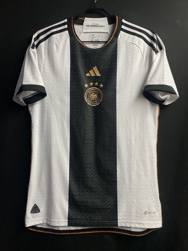 ドイツ代表 adidas サッカーウェア レトロ LFSSGOXWLYYA8U4QDGRS.jpg