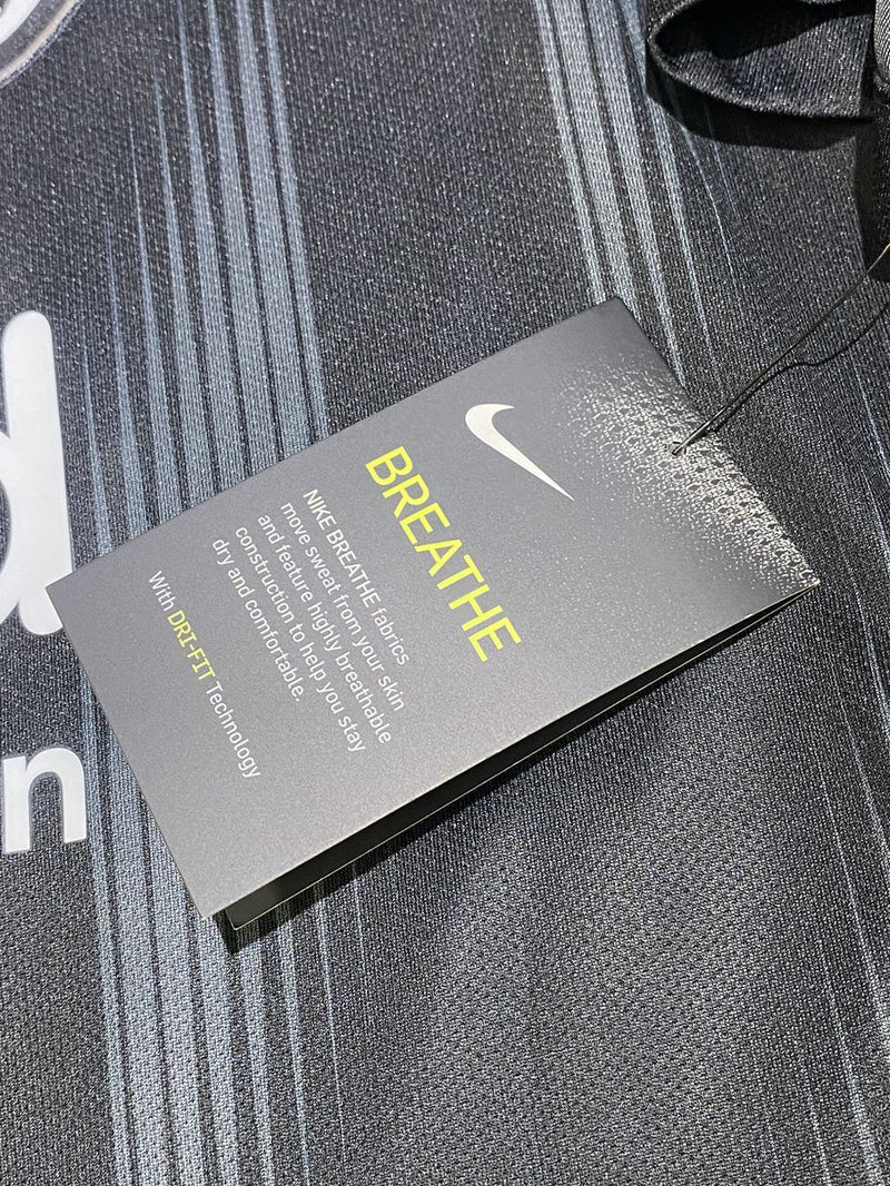 【2018/19】フランクフルト（H）/ CONDITION：NEW / SIZE：M / #8 / JOVIĆ / ブンデスリーガ、袖スポンサーパッチ